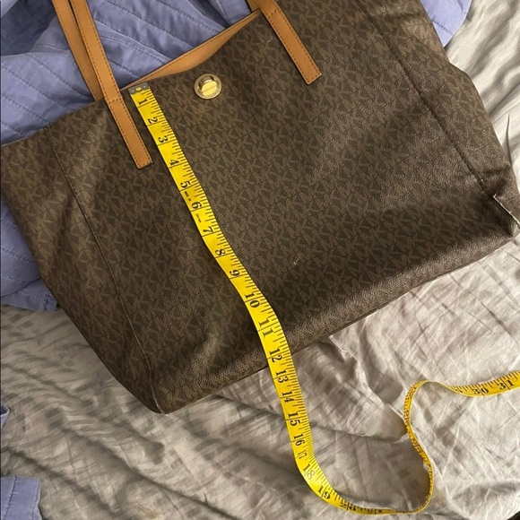 AUTHENTIC 💯% Michael Kors Large Tote - Picture 4 of 12
